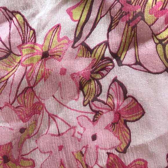 🇺🇸 Guess Floral 🌸 Top (Silk Details) - Picture 5 of 5